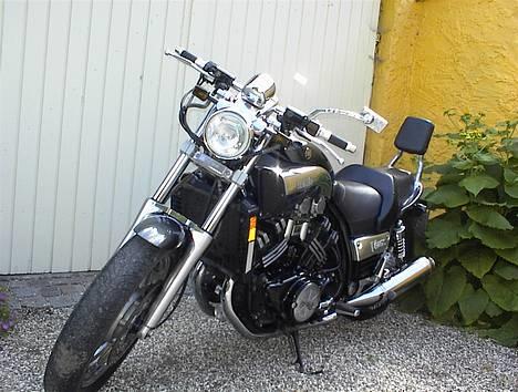 Yamaha Vmax. [power-cruiser] - Rizomagreb monteret,samt sissybar var på så lillemor ikk faldt af,da hun var gravid.... billede 3