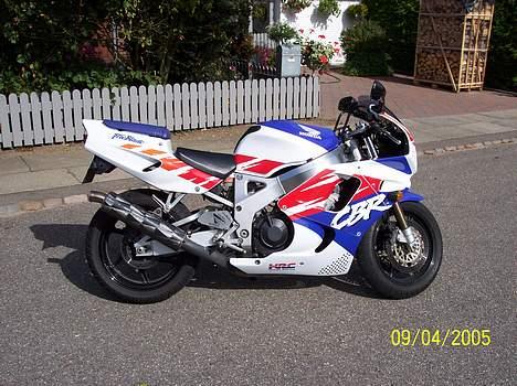 Honda CBR 900 Fireblade ((DØD)) billede 2