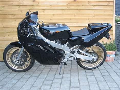 Suzuki GSXR 400R billede 5