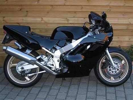 Suzuki GSXR 400R billede 7