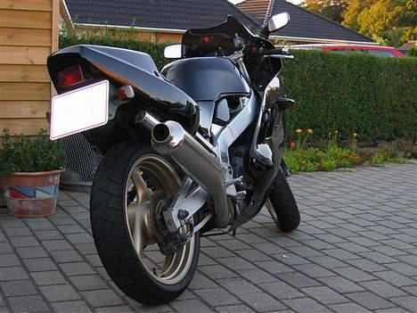 Suzuki GSXR 400R billede 8