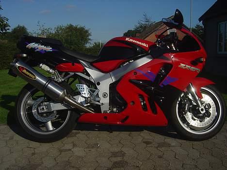 Kawasaki ZX9R billede 1