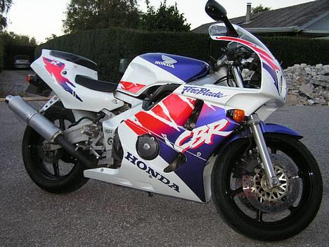 Honda CBR 400 RR Fireblade billede 1