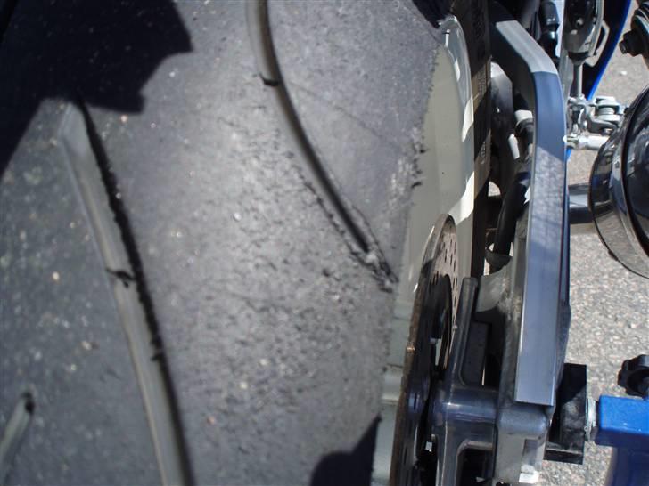 Suzuki GSX-R 750 W DØD - Så blev der lige brugt lidt dæk på "Knutten" billede 8