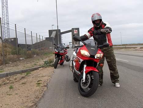 Yamaha R6 (Århus) - Min bike buddy Jesper K, så kan i altid genkende os når vi kommer bankende forbi. :o) billede 12