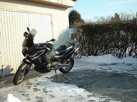 Honda XL 1000 Varadero - Gudskelov har jeg da fået den bøjle af billede 1