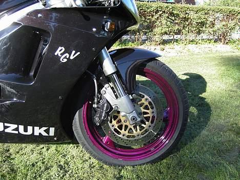 Suzuki RGV  - Tokai bremser effektivt! billede 3