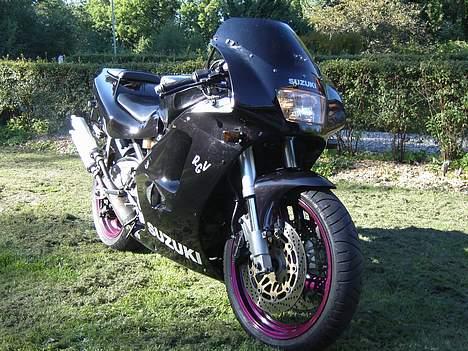 Suzuki RGV  billede 4