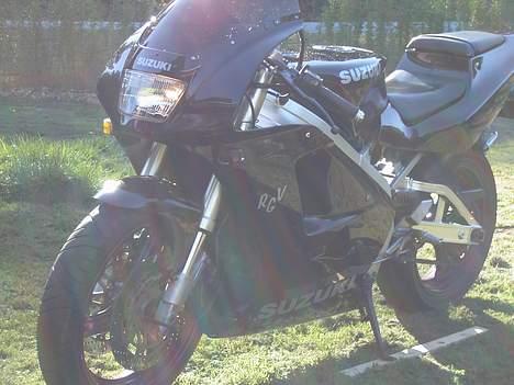 Suzuki RGV  billede 7