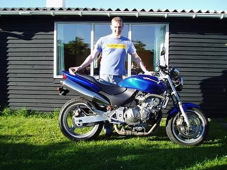 Honda CB 600 F Hornet [SOLGT] - Den stolte ejer :o) billede 3