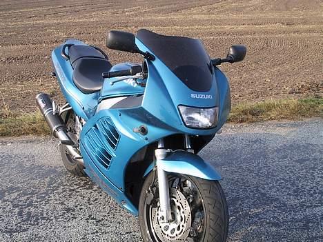 Suzuki RF600R (solgt) - Diodeblink foran. Mellemtonet kåbeglas, og 2kg insekter billede 13