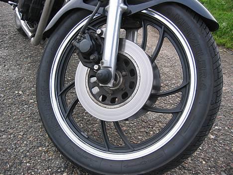 Yamaha XJ 650 *SOLGT* - Poleret fælgkant billede 3