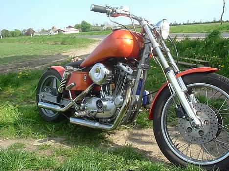 Suzuki gs 750 e - min lillebrors harley han har selv bygget alt om på den og malet den billede 7