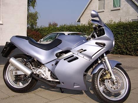 Suzuki GSX 250 R  billede 1