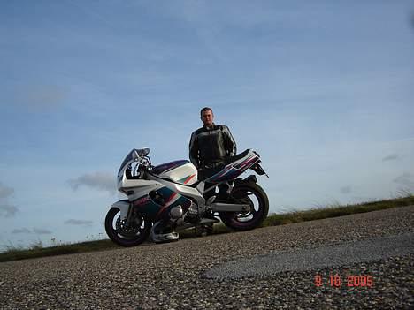 Yamaha FZR 600 R #SOLGT# - Et liile billede af mig og min maskine :o) billede 7