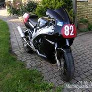 Yamaha Yzf 750R Racer solgt