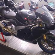 Aprilia RSV 1000 R