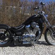Suzuki intruder vs 750 bobber