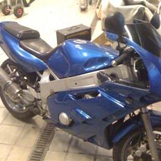 Yamaha FZR 600 R
