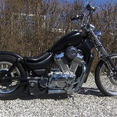 Suzuki intruder vs 750 bobber