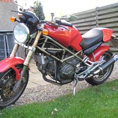 Ducati Monster 900