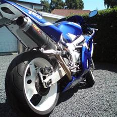 Yamaha R6