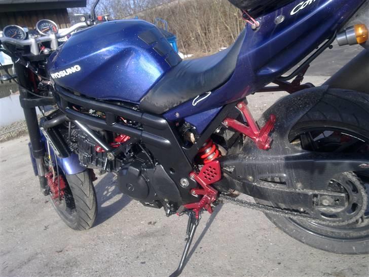 Hyosung gt 650 - lige lakeret  10/1 10 bliver spændende i sollys  billede 9