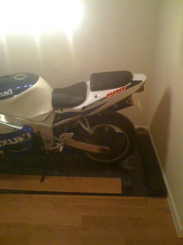 Suzuki GSXR-600 K2 (Solgt) billede 6