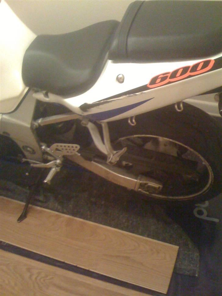 Suzuki GSXR-600 K2 (Solgt) billede 14