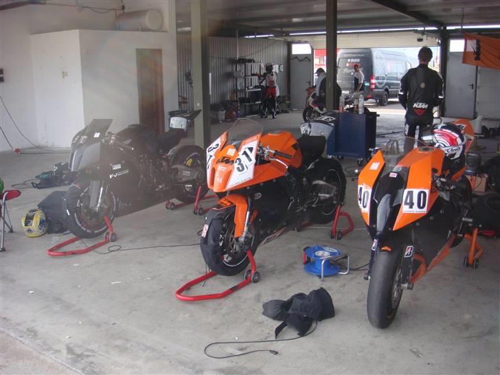 KTM RC8 *SOLGT* - 3 stk RC8 linet op i Almeria til nytårskørsel billede 8