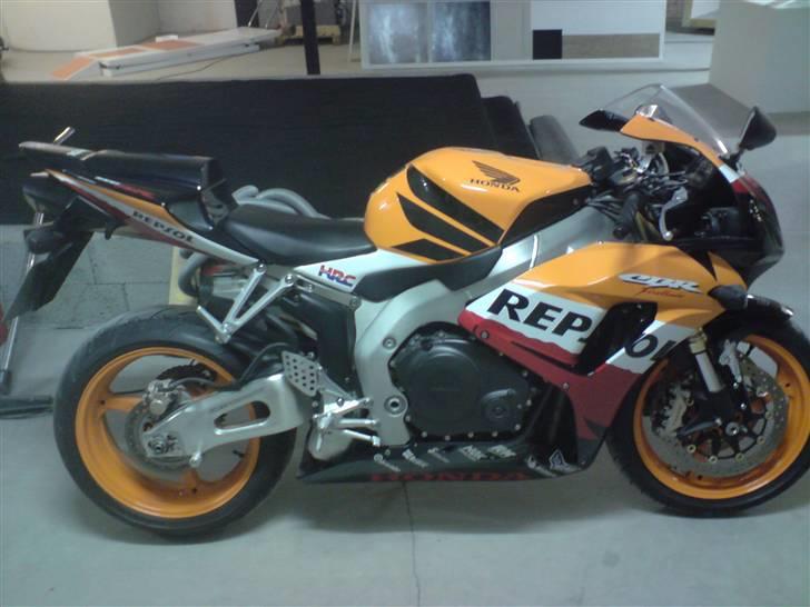 Honda cbr 1000 rr repsol billede 4