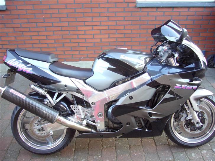 Kawasaki zx9r (solgt) - sådan så den ud inden jeg begydte at skruge den fra hinanden billede 4