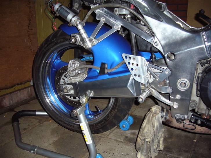 Kawasaki zx9r (solgt) - så er jeg begyndt at samle efter den har været til maler billede 7