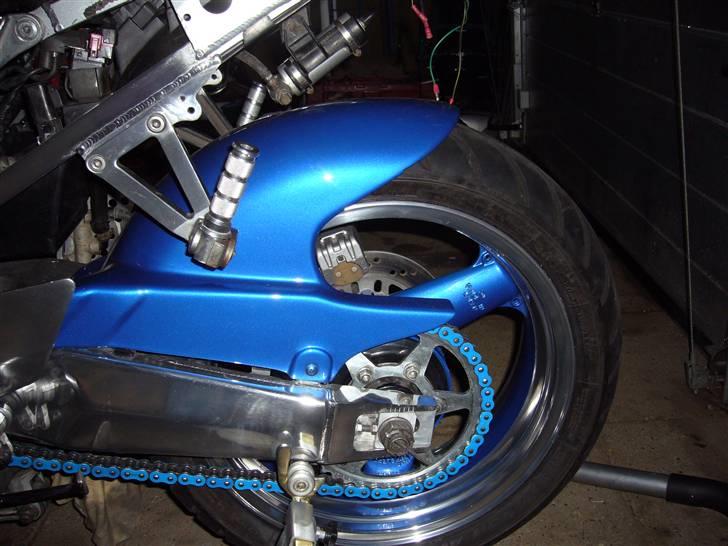 Kawasaki zx9r (solgt) - lige en lille detalje en blå kæde til en blå mc det skal der til billede 8