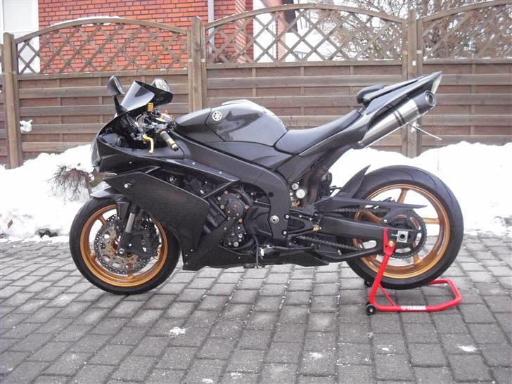 Yamaha yzf r1 solgt med tåre  - Verdens fedeste cykel............. billede 1