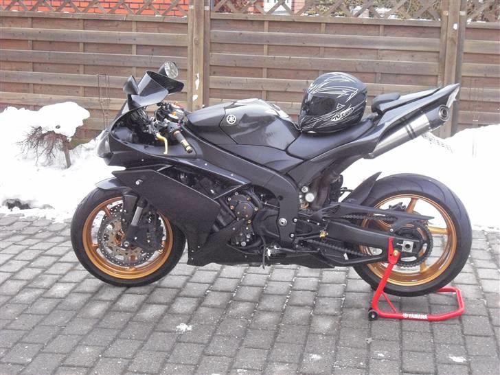 Yamaha yzf r1 solgt med tåre  - Potter kortet 5 cm op for bedre lyd, samt udseende. billede 4