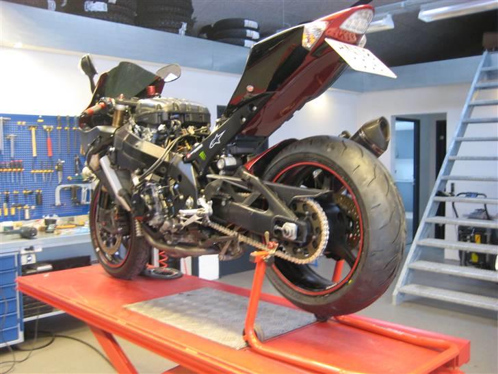 Suzuki GSXR1000 k6 - samling efter " stel upgrade" hos skjern mc billede 3