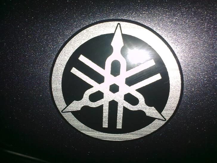 Yamaha FZ6-N *SOLGT - Logo, Bonus info: Det forestiller 3 stemmegafler fra dengang Yamaha kun var et klaver billede 13