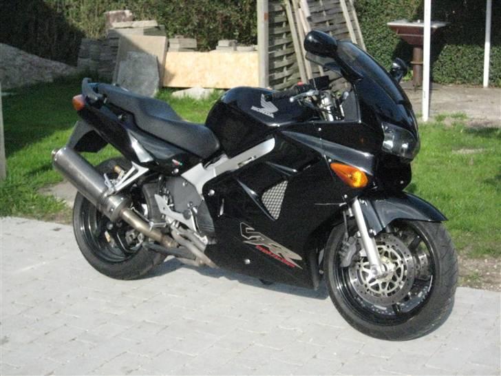 Honda VFR 800 FI *SOLGT* billede 2