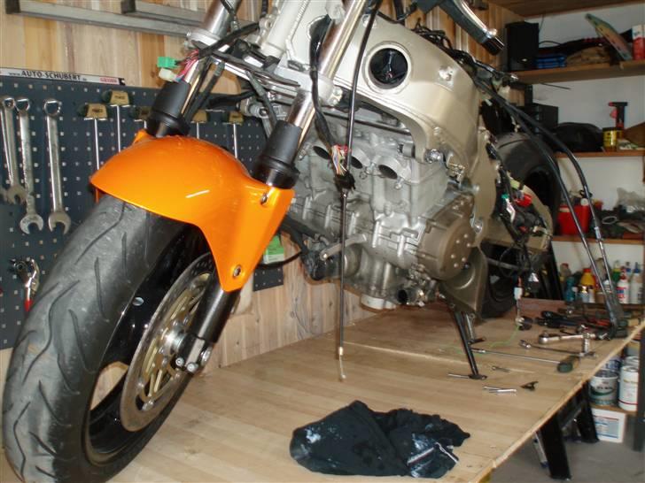 Kawasaki zx 9 r - Vinter projekt. Adskildt-blæst-stel + diverse dele malet sort og samlet billede 8