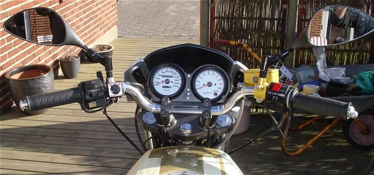 Suzuki vx 800 ( SOLGT ) - kørt præcis 100.050 km inden hovedrenoveringen.. så det passer fint med kun 50km på klokken og en "ny" bike.. ;-)) billede 13