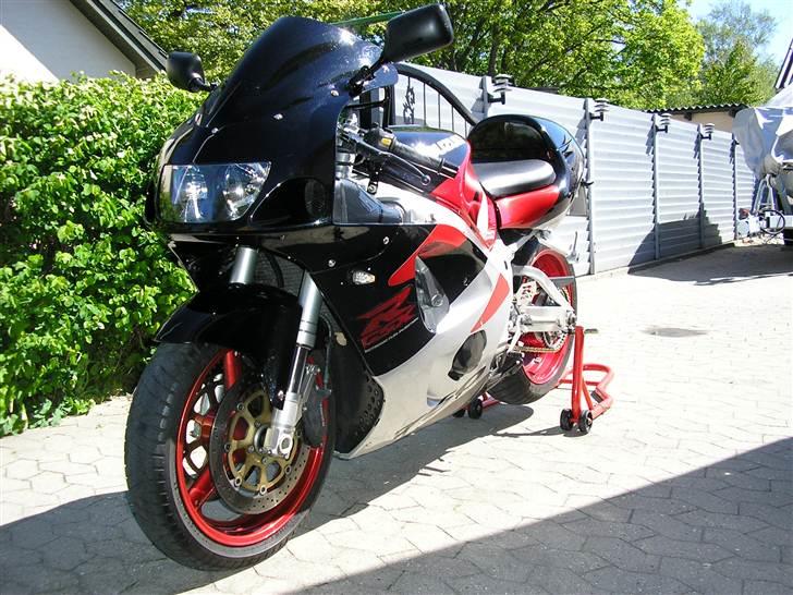 Suzuki gsxr 750 srad solgt billede 15