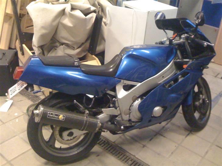 Yamaha FZR 600 R - En smuk maskine med en smuk udstødning! billede 2