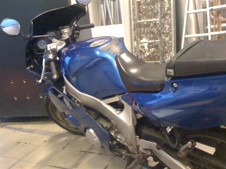 Yamaha FZR 600 R billede 4