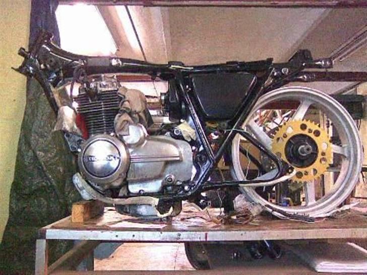 Honda 400 Four langtidsprojek - Lidt leg med den nye bagfælg billede 20