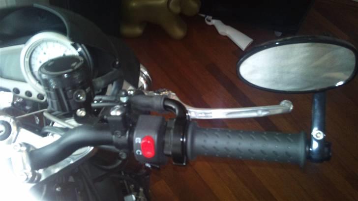 Triumph Speed Triple - Spejlene er faktisk bedre end originale billede 14