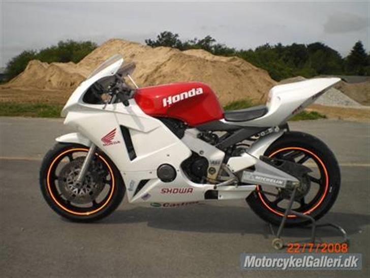 Honda CBR 400 RR nc 29 billede 1