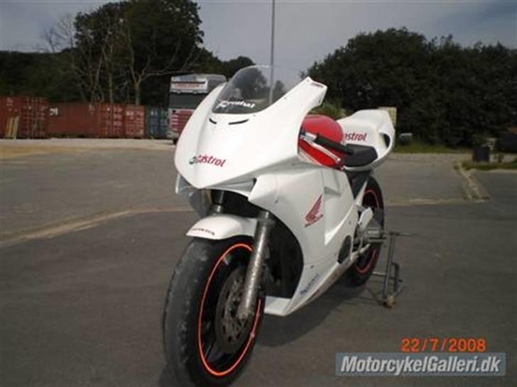 Honda CBR 400 RR nc 29 billede 3