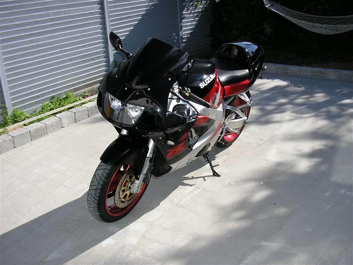 Suzuki gsxr 750 srad solgt billede 16