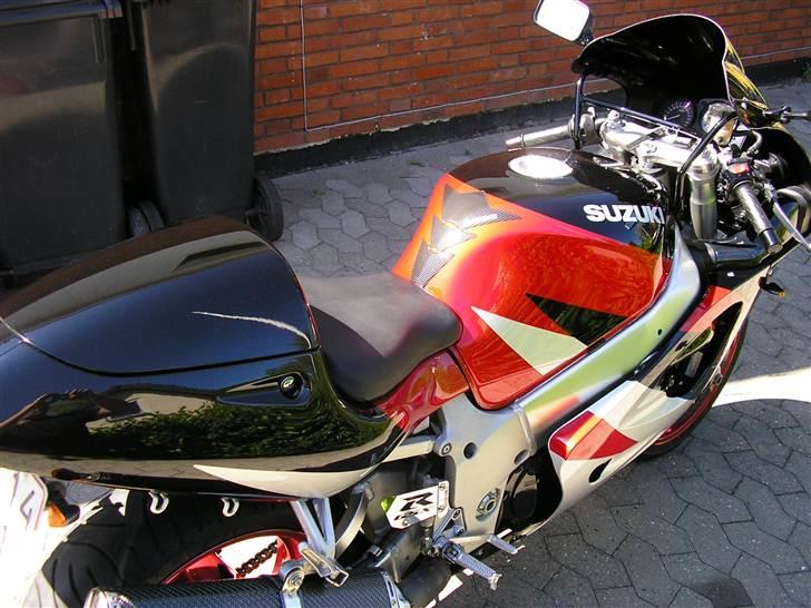 Suzuki gsxr 750 srad solgt billede 17